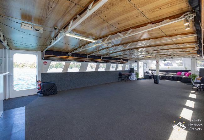 Bayrunner interior